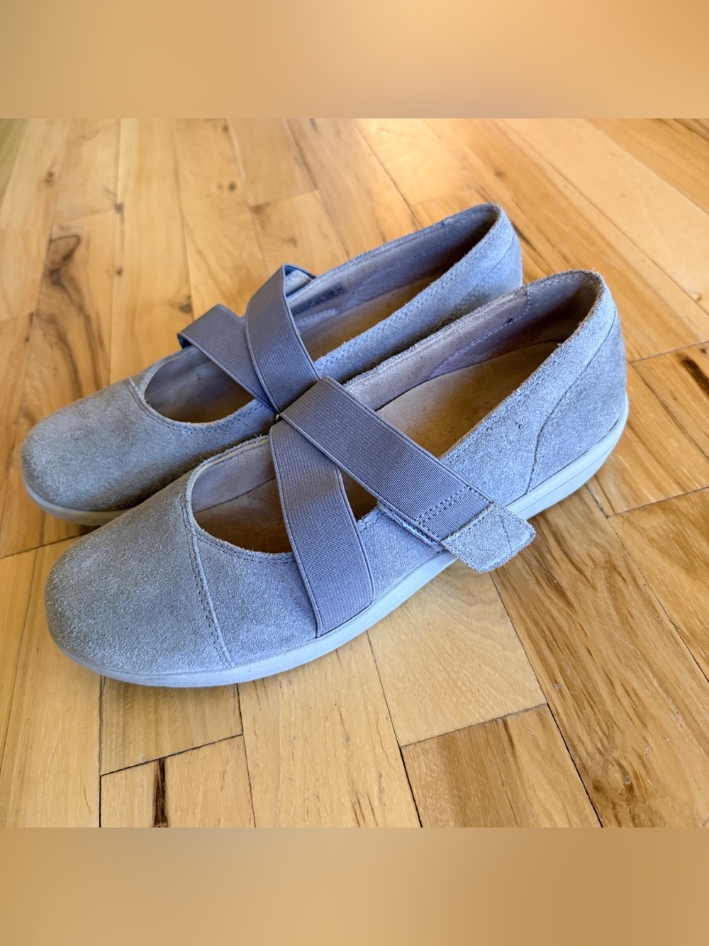 VIONIC SHELBY GRAY SUEDE MARY JANE FLATS 7.5 (38.5) WIDE EXCELLENT